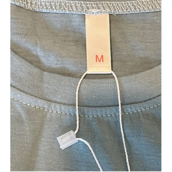 NWT Girl's Graphic T-Shirt. Cotton Poly blend. Daisy. Size Youth Medium - Picture 4 of 6